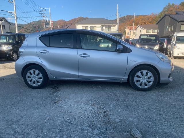 アクア Ｓ　エンジンスターター　格納ミラー　キーレスエントリ　安全ボディ　オートエアコン　デュアルエアバック　ＥＳＣ　パワーウィンドウ　ＥＴＣ　ＳＲＳ　パワーステアリング　ＡＢＳ　アイストップ　ＥＴＣ（2枚目）