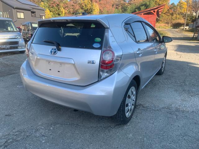 アクア Ｓ　エンジンスターター　格納ミラー　キーレスエントリ　安全ボディ　オートエアコン　デュアルエアバック　ＥＳＣ　パワーウィンドウ　ＥＴＣ　ＳＲＳ　パワーステアリング　ＡＢＳ　アイストップ　ＥＴＣ（3枚目）