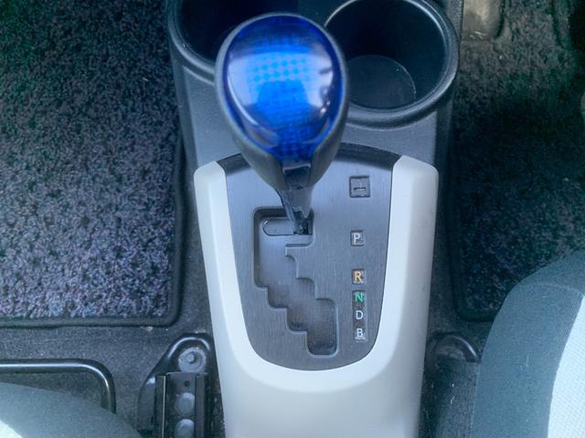 アクア Ｓ　エンジンスターター　格納ミラー　キーレスエントリ　安全ボディ　オートエアコン　デュアルエアバック　ＥＳＣ　パワーウィンドウ　ＥＴＣ　ＳＲＳ　パワーステアリング　ＡＢＳ　アイストップ　ＥＴＣ（26枚目）