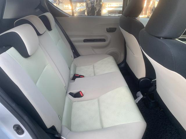 アクア Ｓ　エンジンスターター　格納ミラー　キーレスエントリ　安全ボディ　オートエアコン　デュアルエアバック　ＥＳＣ　パワーウィンドウ　ＥＴＣ　ＳＲＳ　パワーステアリング　ＡＢＳ　アイストップ　ＥＴＣ（29枚目）