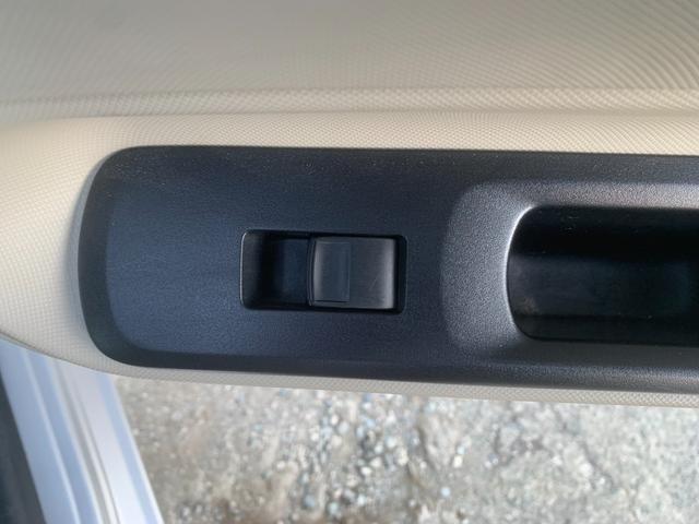 アクア Ｓ　エンジンスターター　格納ミラー　キーレスエントリ　安全ボディ　オートエアコン　デュアルエアバック　ＥＳＣ　パワーウィンドウ　ＥＴＣ　ＳＲＳ　パワーステアリング　ＡＢＳ　アイストップ　ＥＴＣ（30枚目）