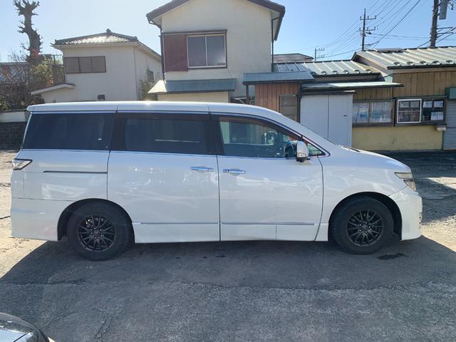 エルグランド ライダー　黒本革シート　マニュアルシート　レザーシート　ＥＴＣ　オットマン　バックカメラ　３列シート　４ＷＤ　エンジンスターター（2枚目）