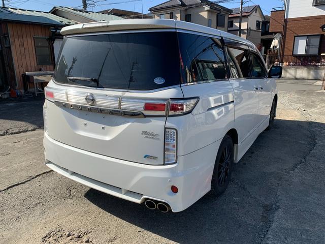 エルグランド ライダー　黒本革シート　マニュアルシート　レザーシート　ＥＴＣ　オットマン　バックカメラ　３列シート　４ＷＤ　エンジンスターター（3枚目）