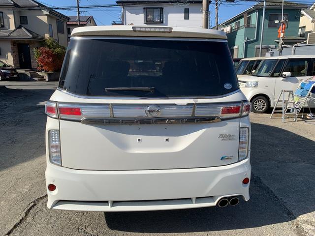 エルグランド ライダー　黒本革シート　マニュアルシート　レザーシート　ＥＴＣ　オットマン　バックカメラ　３列シート　４ＷＤ　エンジンスターター（4枚目）