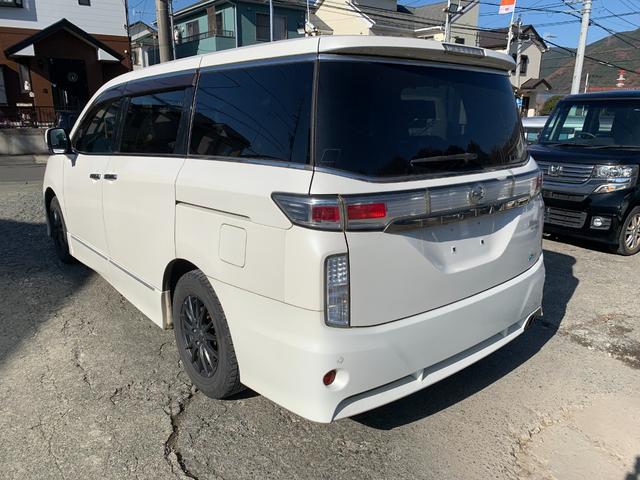 エルグランド ライダー　黒本革シート　マニュアルシート　レザーシート　ＥＴＣ　オットマン　バックカメラ　３列シート　４ＷＤ　エンジンスターター（5枚目）