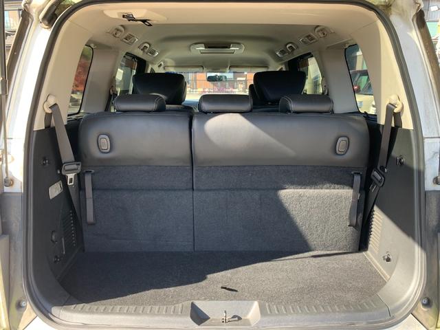 エルグランド ライダー　黒本革シート　マニュアルシート　レザーシート　ＥＴＣ　オットマン　バックカメラ　３列シート　４ＷＤ　エンジンスターター（18枚目）