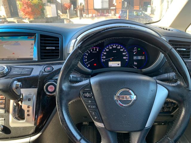 エルグランド ライダー　黒本革シート　マニュアルシート　レザーシート　ＥＴＣ　オットマン　バックカメラ　３列シート　４ＷＤ　エンジンスターター（26枚目）