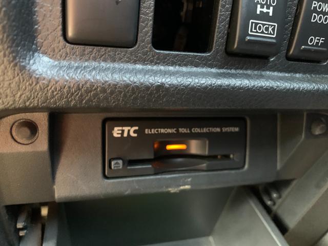 エルグランド ライダー　黒本革シート　マニュアルシート　レザーシート　ＥＴＣ　オットマン　バックカメラ　３列シート　４ＷＤ　エンジンスターター（28枚目）