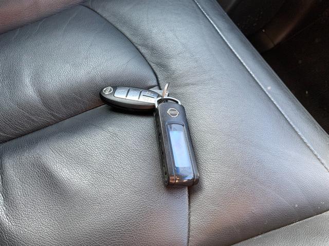エルグランド ライダー　黒本革シート　マニュアルシート　レザーシート　ＥＴＣ　オットマン　バックカメラ　３列シート　４ＷＤ　エンジンスターター（30枚目）