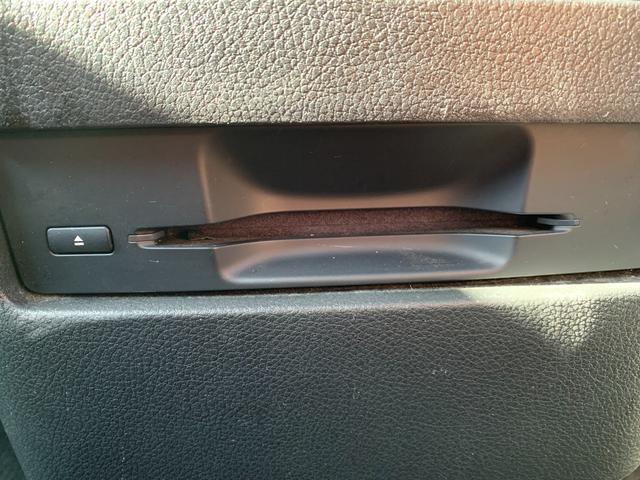 エルグランド ライダー　黒本革シート　マニュアルシート　レザーシート　ＥＴＣ　オットマン　バックカメラ　３列シート　４ＷＤ　エンジンスターター（32枚目）