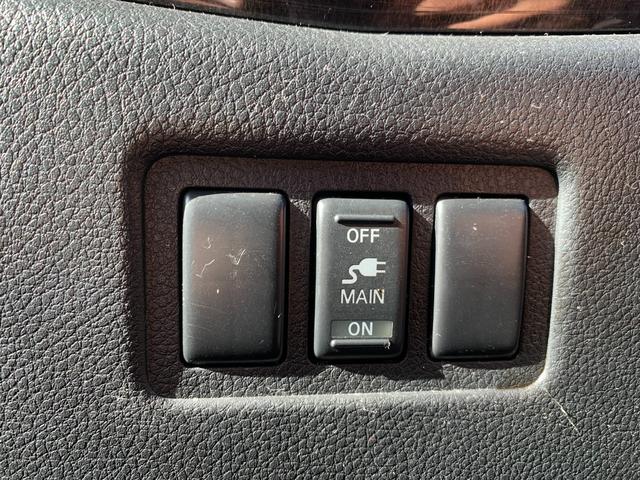 エルグランド ライダー　黒本革シート　マニュアルシート　レザーシート　ＥＴＣ　オットマン　バックカメラ　３列シート　４ＷＤ　エンジンスターター（33枚目）