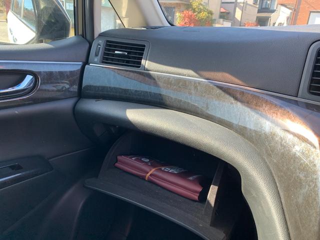 エルグランド ライダー　黒本革シート　マニュアルシート　レザーシート　ＥＴＣ　オットマン　バックカメラ　３列シート　４ＷＤ　エンジンスターター（42枚目）