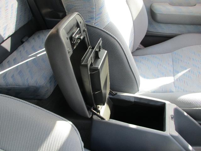 ハイラックススポーツピック エクストラキャブ　標準ボディ　１５インチアルミ　ＣＤデッキ　４ＷＤ　サンル－フ　サイドステップ（25枚目）