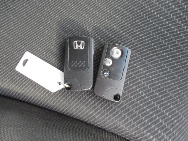 フリードハイブリッド ジャストセレクション 15インチアルミ バックカメラ HIDヘッドランプ 純正セキュリティー ETC Bluetooth 取説 メンテナンスノート HDD フルセグTV DVD CD キーレスECON 片側電動スライドドア(16枚目)