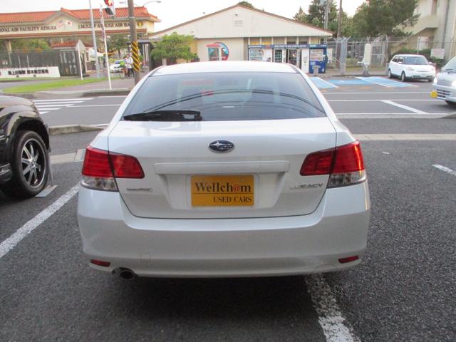 レガシィＢ４ ２．５ｉ　４ＷＤ　１６インチアルミ　ＥＴＣ　ＨＩＤヘッドランプ　フォグランプ　パドルシフト　ＳＤナビ　ＣＤ　ＤＶＤ　Ｂｌｕｅｔｏｏｔｈ　フルセグＴＶ　リアフォグランプ　クルーズコントロール　キーレスエントリー（9枚目）