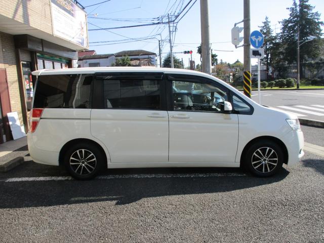 ステップワゴン Ｇ　Ｌパッケージ　１５インチアルミ　ＥＴＣ　ＨＩＤヘッドランプ　フォグランプ　ＨＤＤナビ　ＤＶＤ　ＣＤ　バックカメラ　両側パワースライドドア　ＥＣＯＮ　ドライブレコーダー　リアスポイラー　キーレスエントリー（7枚目）