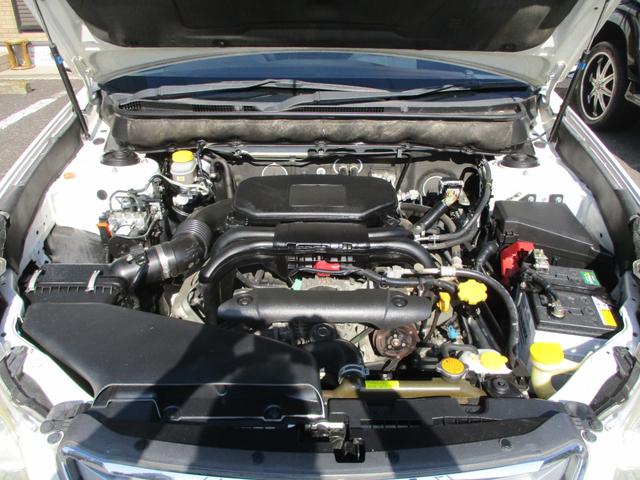 レガシィアウトバック ２．５ｉアイサイト　４ＷＤ　１７ＡＷ　純正セキュリティー　パドルシフト　バックカメラ　キーレス　ＨＩＤヘッドランプ　ＥＴＣ　ＳＩ－ＤＲＩＶＥ　クルーズコントロール　取説　リアフォグライト　ＤＶＤ　ＣＤ　Ｂｌｕｅｔｏｏｔｈ（3枚目）