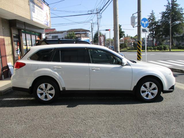 レガシィアウトバック ２．５ｉアイサイト　４ＷＤ　１７ＡＷ　純正セキュリティー　パドルシフト　バックカメラ　キーレス　ＨＩＤヘッドランプ　ＥＴＣ　ＳＩ－ＤＲＩＶＥ　クルーズコントロール　取説　リアフォグライト　ＤＶＤ　ＣＤ　Ｂｌｕｅｔｏｏｔｈ（7枚目）