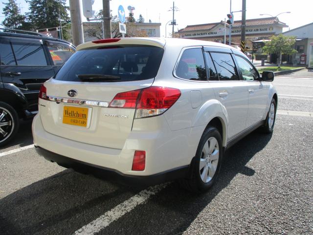 レガシィアウトバック ２．５ｉアイサイト　４ＷＤ　１７ＡＷ　純正セキュリティー　パドルシフト　バックカメラ　キーレス　ＨＩＤヘッドランプ　ＥＴＣ　ＳＩ－ＤＲＩＶＥ　クルーズコントロール　取説　リアフォグライト　ＤＶＤ　ＣＤ　Ｂｌｕｅｔｏｏｔｈ（8枚目）