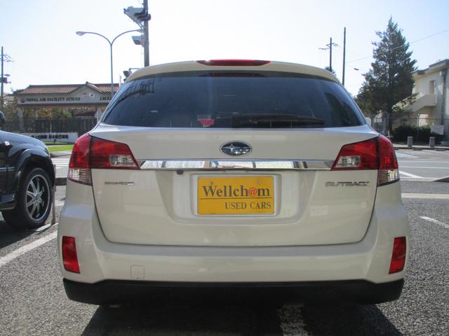 レガシィアウトバック ２．５ｉアイサイト　４ＷＤ　１７ＡＷ　純正セキュリティー　パドルシフト　バックカメラ　キーレス　ＨＩＤヘッドランプ　ＥＴＣ　ＳＩ－ＤＲＩＶＥ　クルーズコントロール　取説　リアフォグライト　ＤＶＤ　ＣＤ　Ｂｌｕｅｔｏｏｔｈ（9枚目）