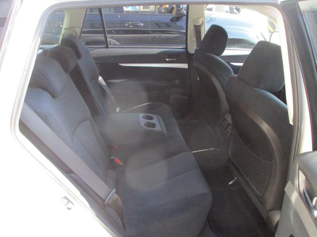 レガシィアウトバック ２．５ｉアイサイト　４ＷＤ　１７ＡＷ　純正セキュリティー　パドルシフト　バックカメラ　キーレス　ＨＩＤヘッドランプ　ＥＴＣ　ＳＩ－ＤＲＩＶＥ　クルーズコントロール　取説　リアフォグライト　ＤＶＤ　ＣＤ　Ｂｌｕｅｔｏｏｔｈ（13枚目）