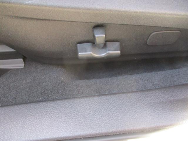 レガシィアウトバック ２．５ｉアイサイト　４ＷＤ　１７ＡＷ　純正セキュリティー　パドルシフト　バックカメラ　キーレス　ＨＩＤヘッドランプ　ＥＴＣ　ＳＩ－ＤＲＩＶＥ　クルーズコントロール　取説　リアフォグライト　ＤＶＤ　ＣＤ　Ｂｌｕｅｔｏｏｔｈ（19枚目）