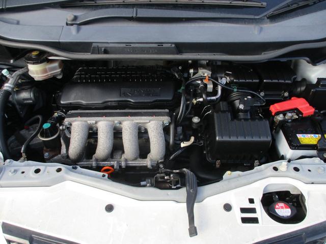 フィット G 15インチアルミ HIDヘッドランプ フォグランプ ETC DVD CD 純正セキュリティー SDナビ バックカメラ リアスポイラー(3枚目)