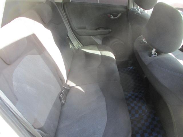 フィット G 15インチアルミ HIDヘッドランプ フォグランプ ETC DVD CD 純正セキュリティー SDナビ バックカメラ リアスポイラー(13枚目)