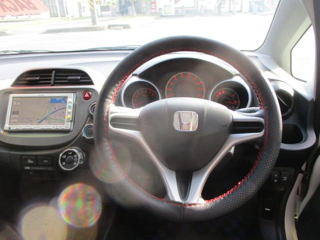 フィット G 15インチアルミ HIDヘッドランプ フォグランプ ETC DVD CD 純正セキュリティー SDナビ バックカメラ リアスポイラー(17枚目)