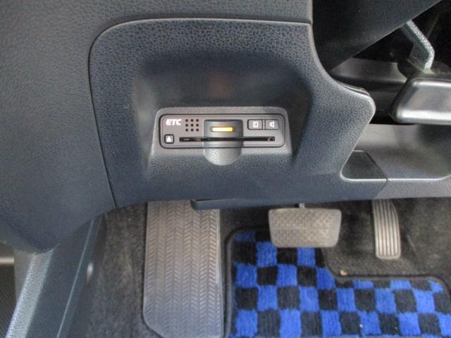 フィット G 15インチアルミ HIDヘッドランプ フォグランプ ETC DVD CD 純正セキュリティー SDナビ バックカメラ リアスポイラー(20枚目)