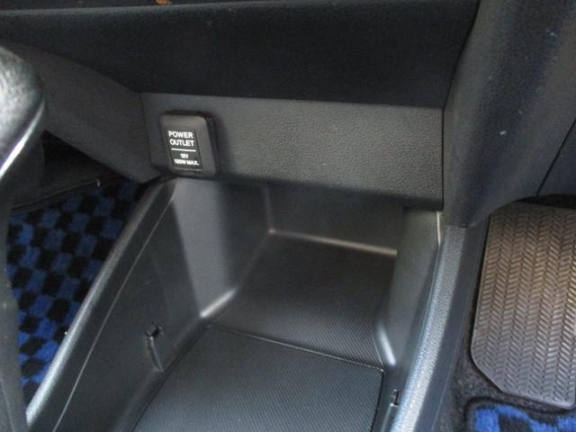 フィット G 15インチアルミ HIDヘッドランプ フォグランプ ETC DVD CD 純正セキュリティー SDナビ バックカメラ リアスポイラー(21枚目)