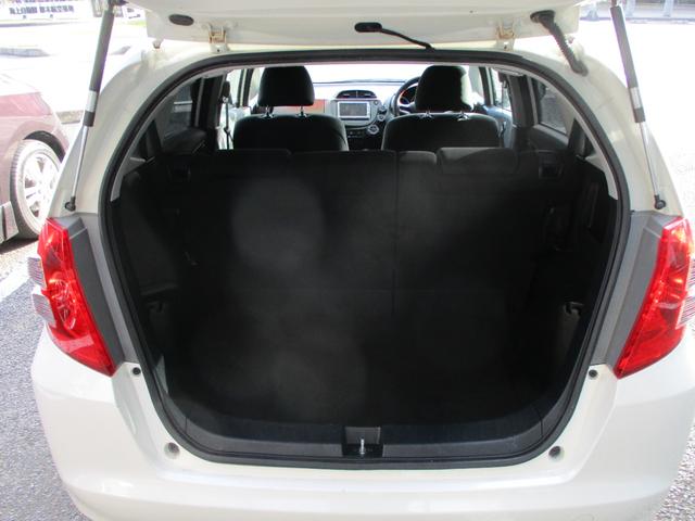 フィット G 15インチアルミ HIDヘッドランプ フォグランプ ETC DVD CD 純正セキュリティー SDナビ バックカメラ リアスポイラー(24枚目)