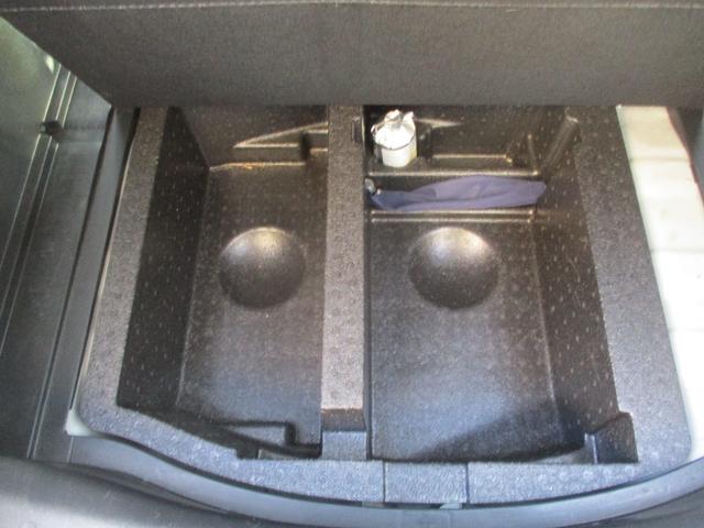 フィット G 15インチアルミ HIDヘッドランプ フォグランプ ETC DVD CD 純正セキュリティー SDナビ バックカメラ リアスポイラー(27枚目)