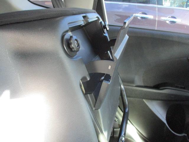 フィット G 15インチアルミ HIDヘッドランプ フォグランプ ETC DVD CD 純正セキュリティー SDナビ バックカメラ リアスポイラー(29枚目)