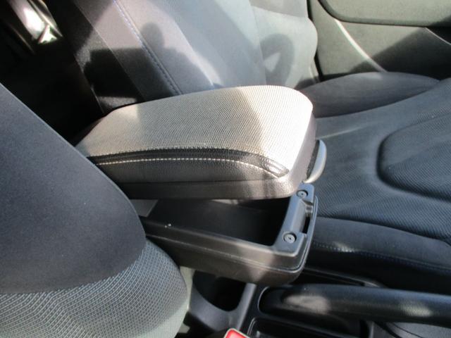 フィット G 15インチアルミ HIDヘッドランプ フォグランプ ETC DVD CD 純正セキュリティー SDナビ バックカメラ リアスポイラー(30枚目)