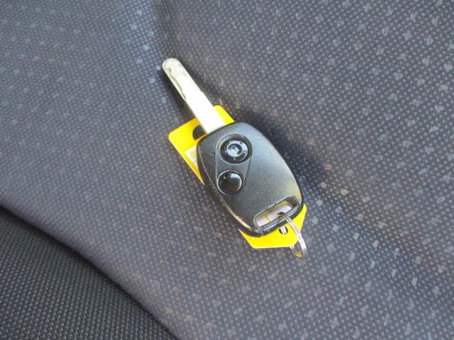 フィット G 14インチアルミ ETC SD DVD CD 取扱説明書 メンテナンスノート 純正セキュリティー キーレスエントリー ドアミラーウィンカー(15枚目)