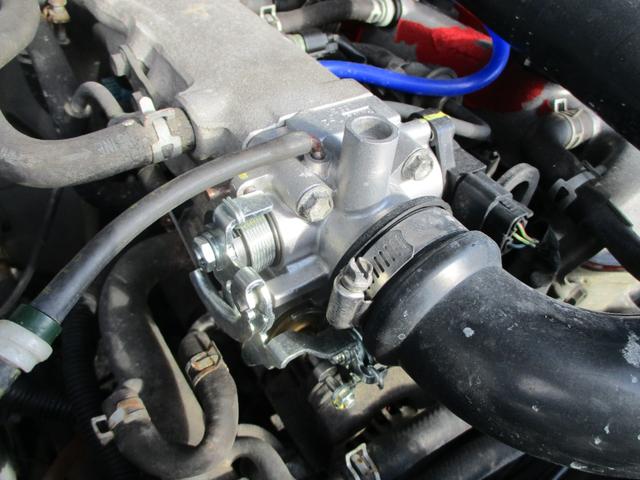 ジムニー ワイルドウインド　４ＷＤ　１６ＡＷ　タイヤ新品　スロットルボディ新品　社外イカリングヘッドライト　ルーフラック　縞鋼板サイドパネル　３インチリフトＵＰ　社外ステアリング　ＬＥＤテールランプ　縞鋼板タンクカバー　ＥＴＣ（4枚目）