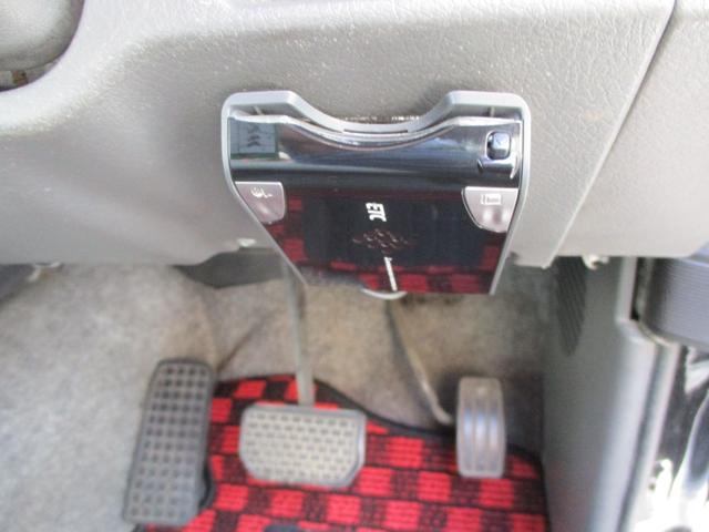 ジムニー ワイルドウインド　４ＷＤ　１６ＡＷ　タイヤ新品　スロットルボディ新品　社外イカリングヘッドライト　ルーフラック　縞鋼板サイドパネル　３インチリフトＵＰ　社外ステアリング　ＬＥＤテールランプ　縞鋼板タンクカバー　ＥＴＣ（18枚目）