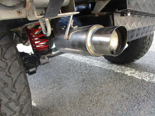 ジムニー ワイルドウインド　４ＷＤ　１６ＡＷ　タイヤ新品　スロットルボディ新品　社外イカリングヘッドライト　ルーフラック　縞鋼板サイドパネル　３インチリフトＵＰ　社外ステアリング　ＬＥＤテールランプ　縞鋼板タンクカバー　ＥＴＣ（27枚目）