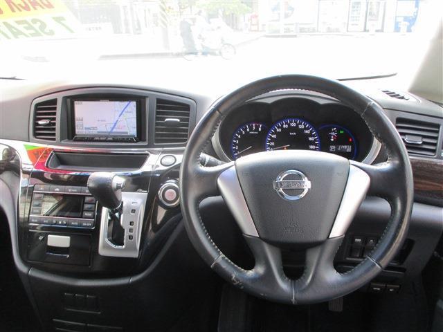 エルグランド ３５０ハイウェイスター　１８ＡＷ　ＥＴＣ　ＨＩＤヘッドランプ　フォグ　両側パワースライド　ドア　バックカメラ　サンシェード　ＣＬＥＡＮ　取説　ハーフレザーシート　ＨＤＤナビ　Ｂｌｕｅｔｏｏｔｈ　ｎｉｓｕｍｏマフラー（14枚目）