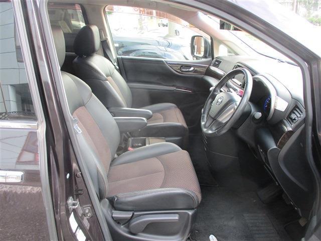 エルグランド ３５０ハイウェイスター　１８ＡＷ　ＥＴＣ　ＨＩＤヘッドランプ　フォグ　両側パワースライド　ドア　バックカメラ　サンシェード　ＣＬＥＡＮ　取説　ハーフレザーシート　ＨＤＤナビ　Ｂｌｕｅｔｏｏｔｈ　ｎｉｓｕｍｏマフラー（17枚目）