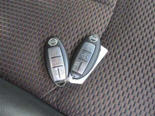 エルグランド ３５０ハイウェイスター　１８ＡＷ　ＥＴＣ　ＨＩＤヘッドランプ　フォグ　両側パワースライド　ドア　バックカメラ　サンシェード　ＣＬＥＡＮ　取説　ハーフレザーシート　ＨＤＤナビ　Ｂｌｕｅｔｏｏｔｈ　ｎｉｓｕｍｏマフラー（18枚目）