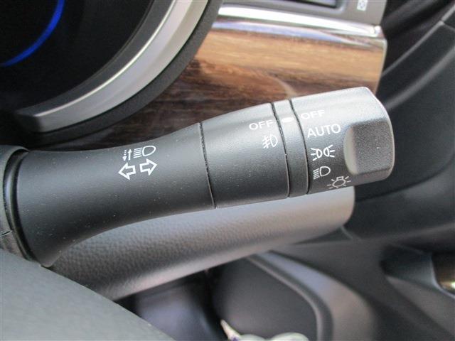 エルグランド ３５０ハイウェイスター　１８ＡＷ　ＥＴＣ　ＨＩＤヘッドランプ　フォグ　両側パワースライド　ドア　バックカメラ　サンシェード　ＣＬＥＡＮ　取説　ハーフレザーシート　ＨＤＤナビ　Ｂｌｕｅｔｏｏｔｈ　ｎｉｓｕｍｏマフラー（26枚目）