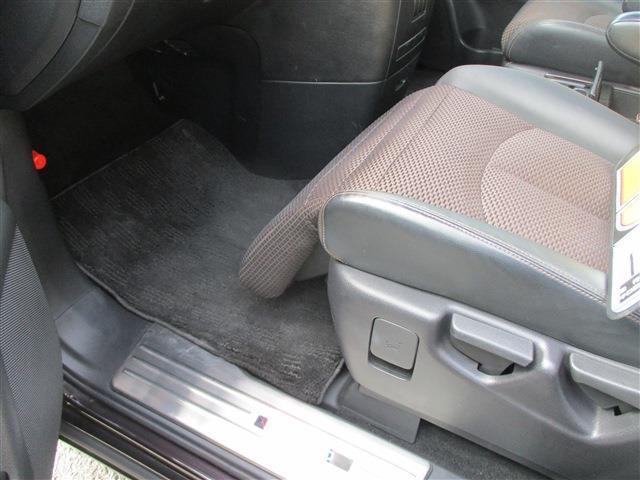 エルグランド ３５０ハイウェイスター　１８ＡＷ　ＥＴＣ　ＨＩＤヘッドランプ　フォグ　両側パワースライド　ドア　バックカメラ　サンシェード　ＣＬＥＡＮ　取説　ハーフレザーシート　ＨＤＤナビ　Ｂｌｕｅｔｏｏｔｈ　ｎｉｓｕｍｏマフラー（28枚目）