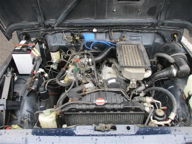 ジムニー ワイルドウインドリミテッド　４ＷＤ　１６ＡＷ　社外キーレス　純正ルーフラック　ＮＴＳ製　ステンレスサイドパネル　背面タイヤ　ＭＯＭＯステアリング　社外フロントバンパー（4枚目）