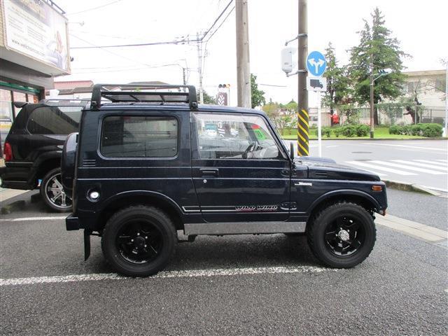 ジムニー ワイルドウインドリミテッド　４ＷＤ　１６ＡＷ　社外キーレス　純正ルーフラック　ＮＴＳ製　ステンレスサイドパネル　背面タイヤ　ＭＯＭＯステアリング　社外フロントバンパー（8枚目）