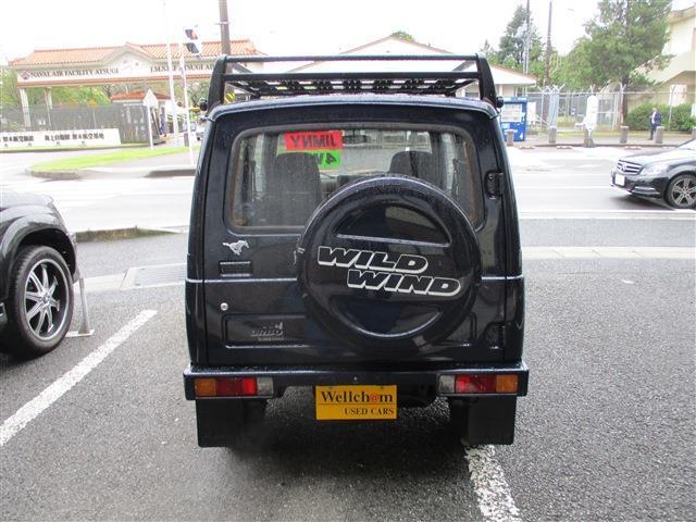 ジムニー ワイルドウインドリミテッド　４ＷＤ　１６ＡＷ　社外キーレス　純正ルーフラック　ＮＴＳ製　ステンレスサイドパネル　背面タイヤ　ＭＯＭＯステアリング　社外フロントバンパー（10枚目）