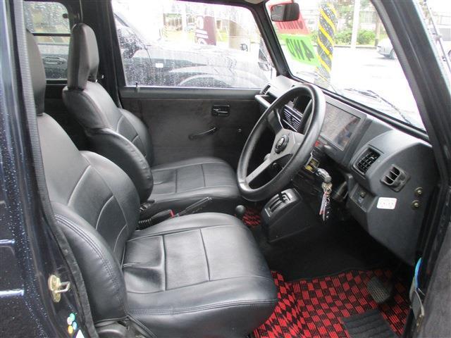 ジムニー ワイルドウインドリミテッド　４ＷＤ　１６ＡＷ　社外キーレス　純正ルーフラック　ＮＴＳ製　ステンレスサイドパネル　背面タイヤ　ＭＯＭＯステアリング　社外フロントバンパー（14枚目）