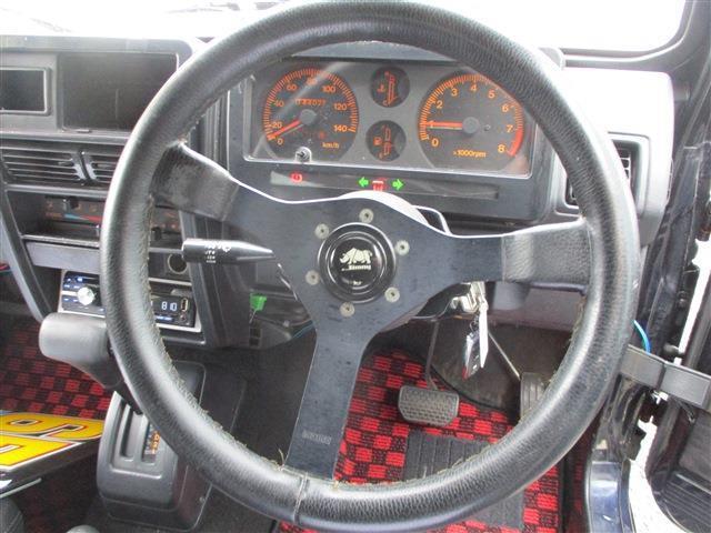 ジムニー ワイルドウインドリミテッド　４ＷＤ　１６ＡＷ　社外キーレス　純正ルーフラック　ＮＴＳ製　ステンレスサイドパネル　背面タイヤ　ＭＯＭＯステアリング　社外フロントバンパー（17枚目）