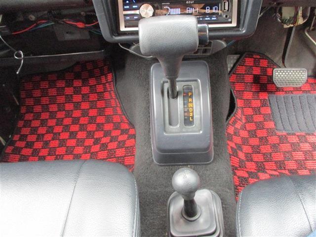 ジムニー ワイルドウインドリミテッド　４ＷＤ　１６ＡＷ　社外キーレス　純正ルーフラック　ＮＴＳ製　ステンレスサイドパネル　背面タイヤ　ＭＯＭＯステアリング　社外フロントバンパー（21枚目）